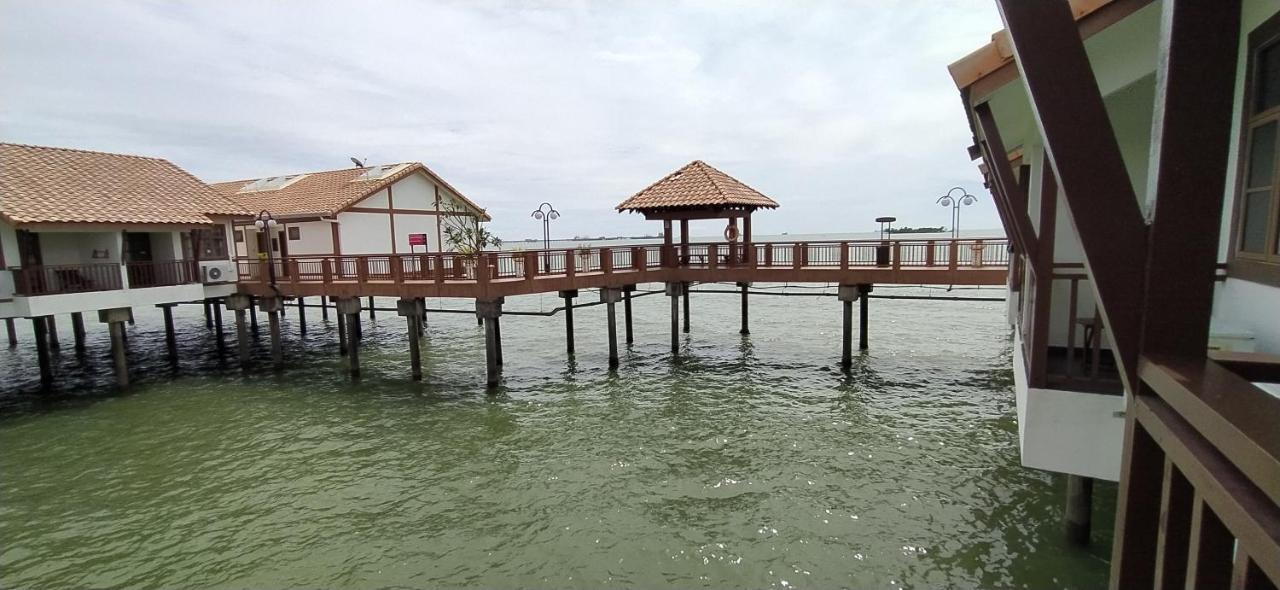 Port Dickson Private Unit Chalet Exterior photo